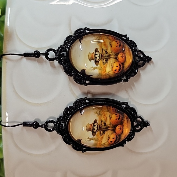 🔥LAST PAIR🔥 PUMPKIN PATCH SCARECROW EARRINGS - Picture 6 of 7